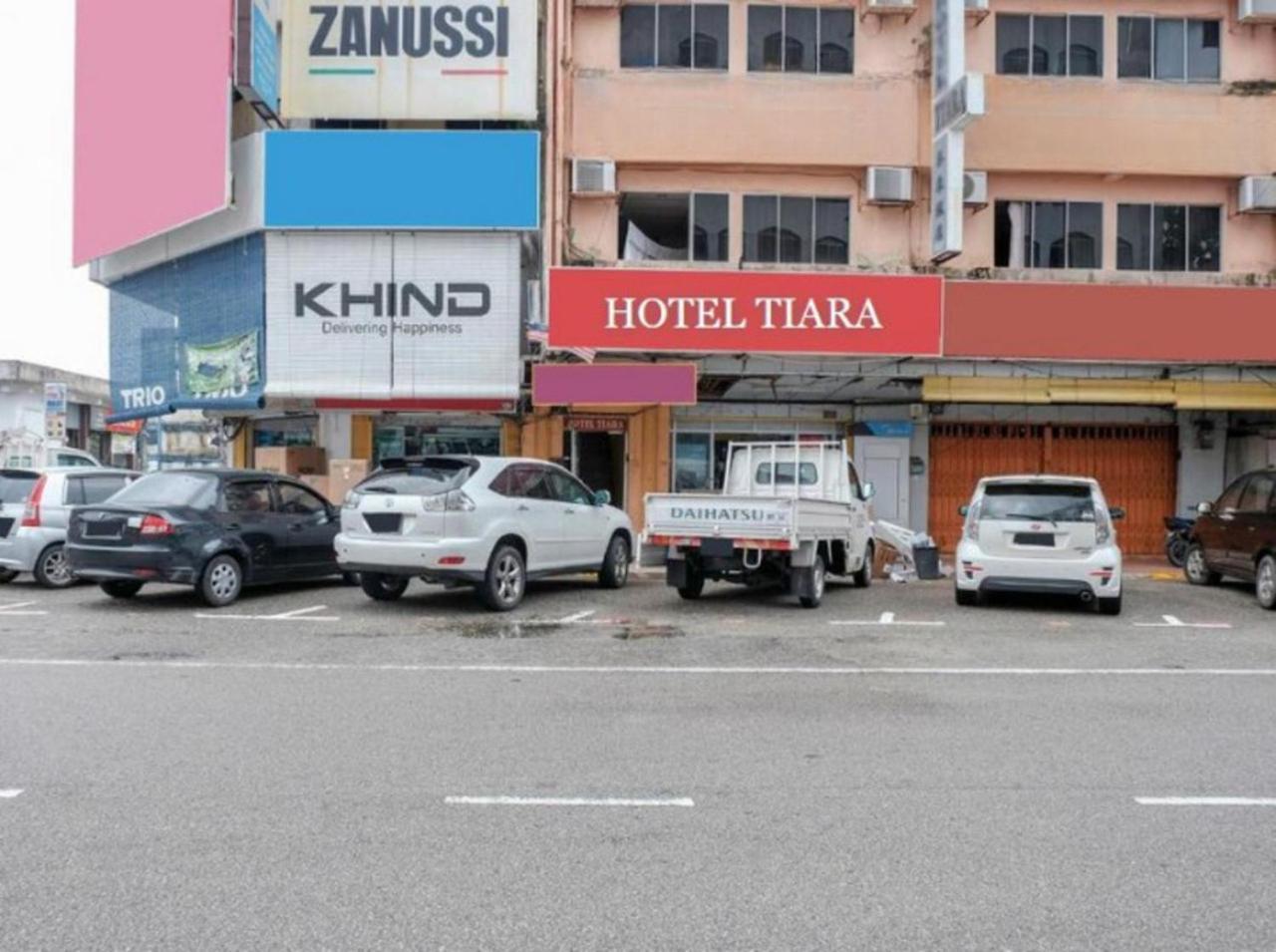 Hotel Tiara Chukai Buitenkant foto